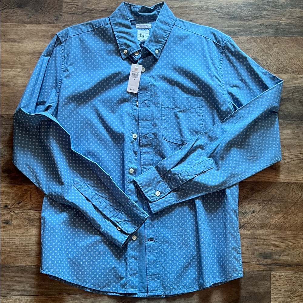 GAP Men's Casual “Untucked” Blue Dot Shirt
